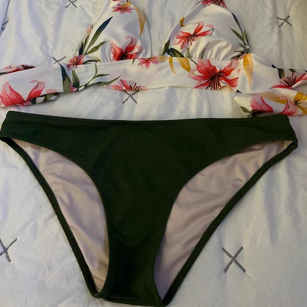 Shade and Shore Swim Suit Size S/M